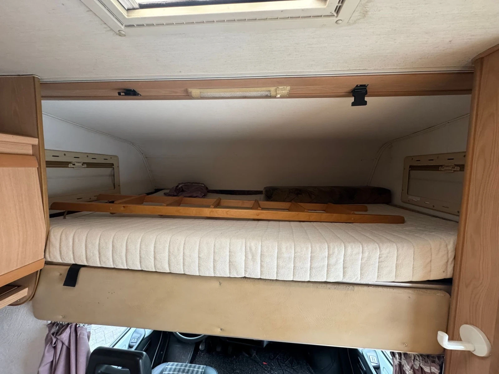 Кемпер Fendt Bond007, снимка 11 - Каравани и кемпери - 53837284