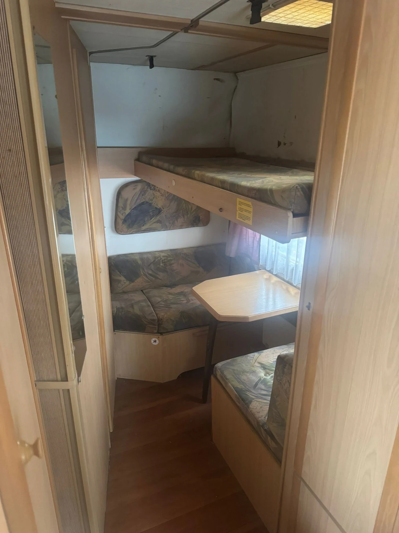 Кемпер Fendt Bond007, снимка 8 - Каравани и кемпери - 53837284