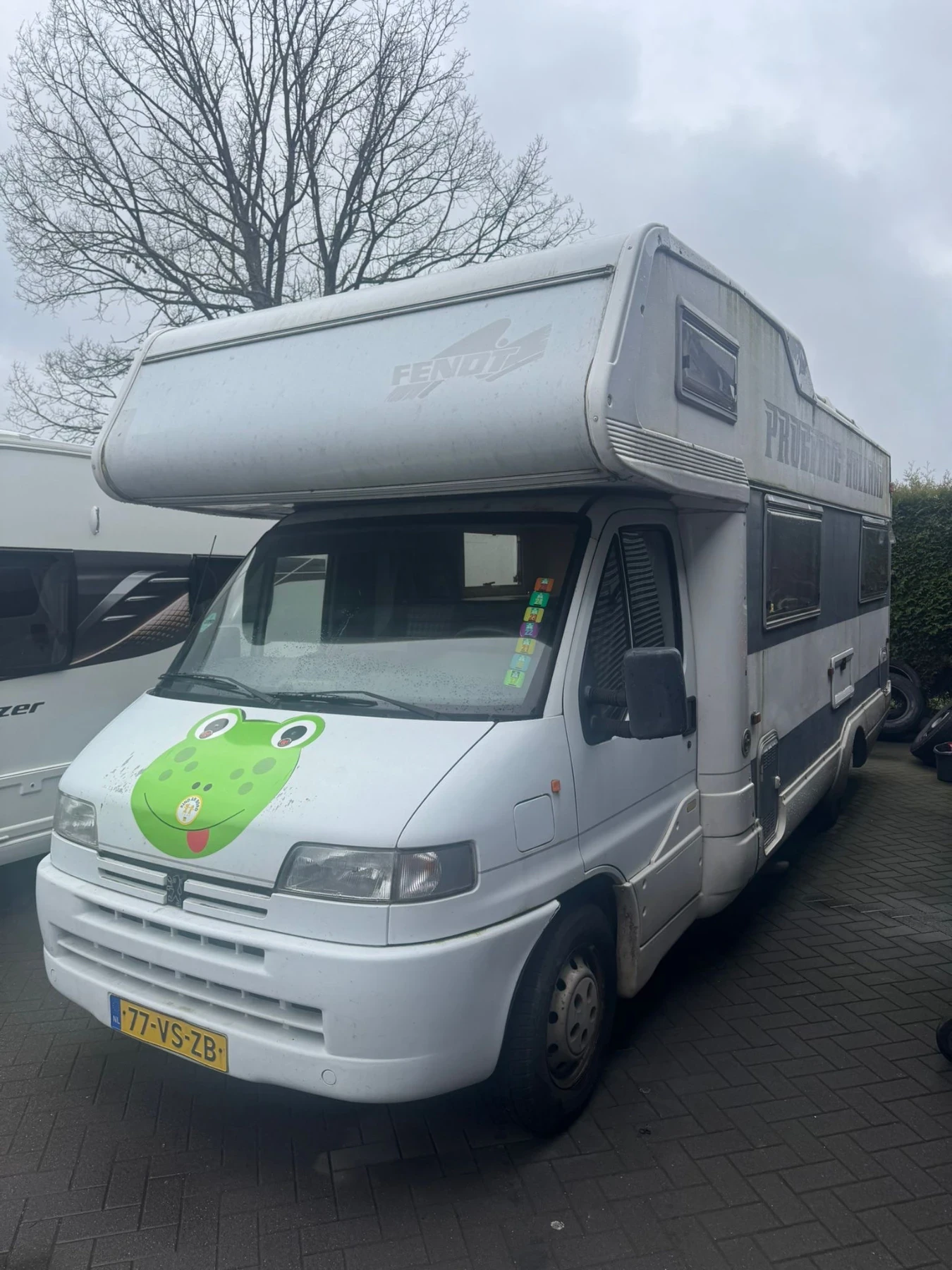 Кемпер Fendt Bond007, снимка 3 - Каравани и кемпери - 53837284