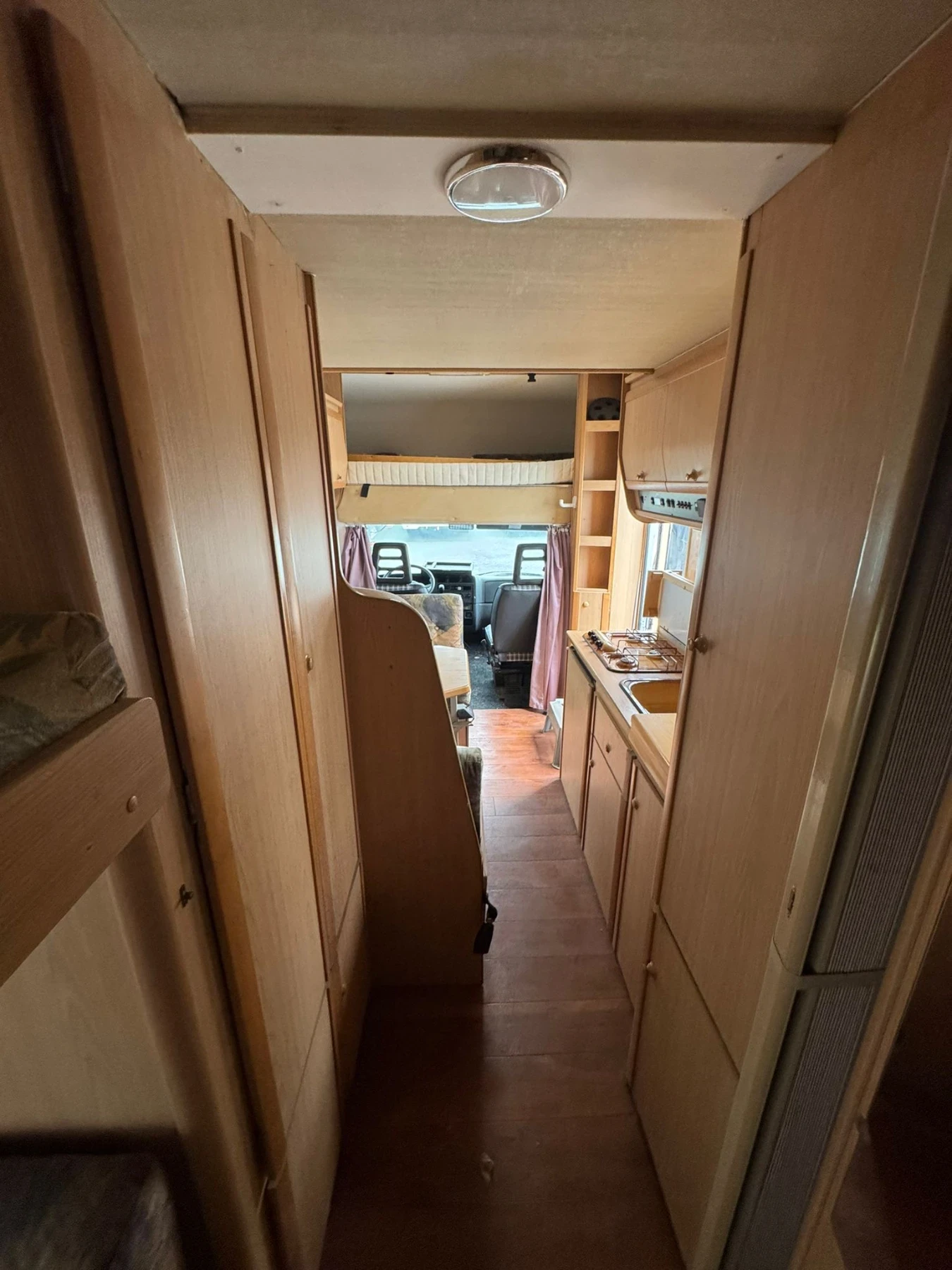 Кемпер Fendt Bond007, снимка 6 - Каравани и кемпери - 53837284