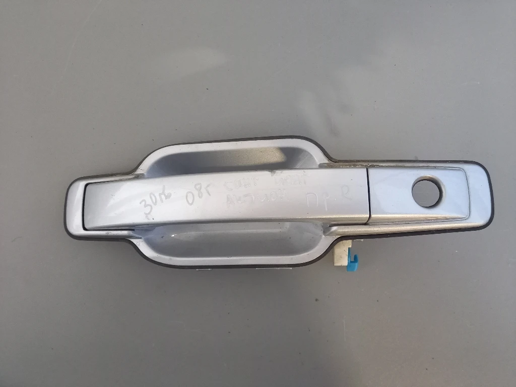 Дръжка врата предна дясна външна Санг Йонг Актион 