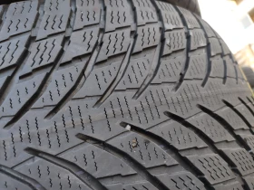 Гуми Зимни 235/40R19, снимка 5 - Гуми и джанти - 48959099