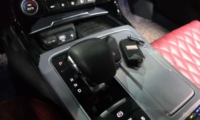 Kia Stinger 3.3 GT* DISTRONIC* 360 КАМЕРИ* ОБДУХВАНЕ* КЕЙЛЕС, снимка 14