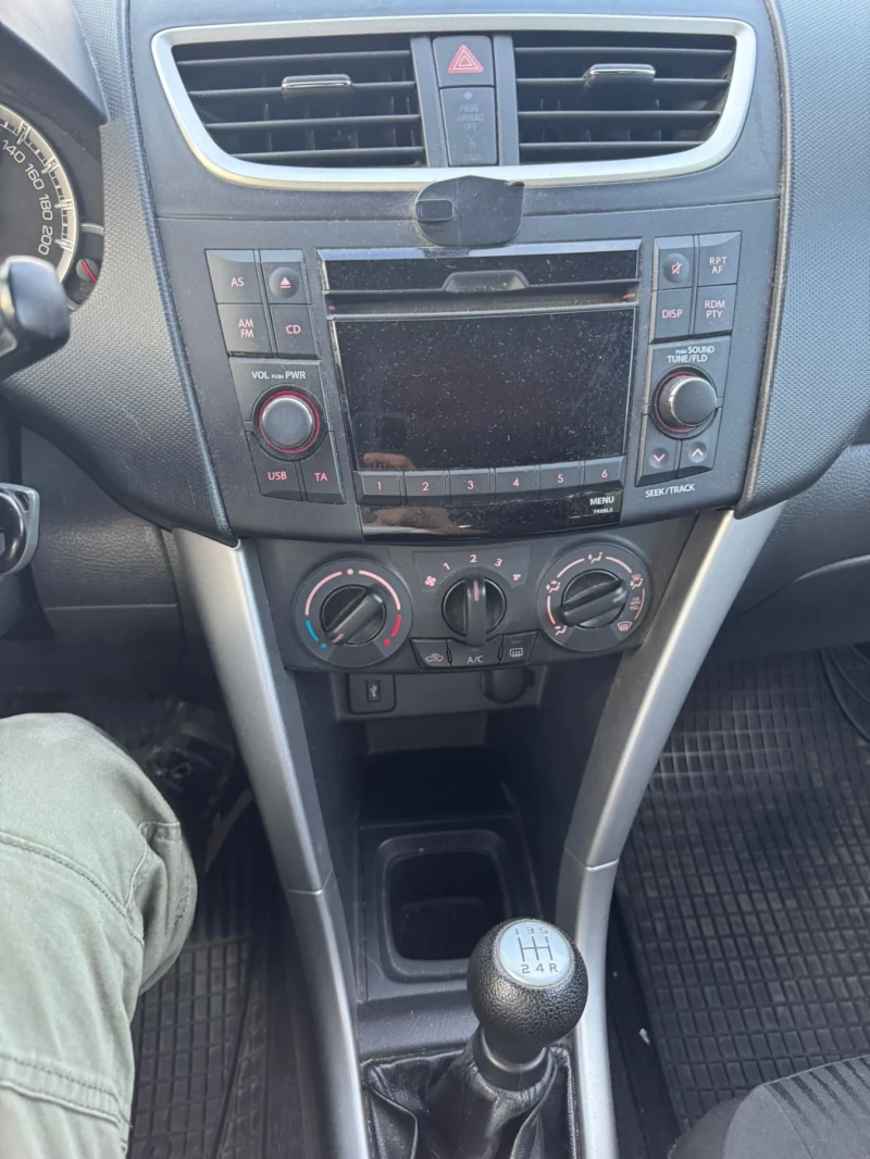 Suzuki Swift 1.2Бензин, снимка 5 - Автомобили и джипове - 51898819