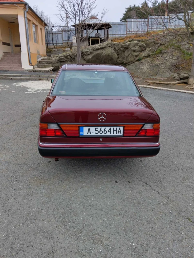 Mercedes-Benz 124 124, снимка 2 - Автомобили и джипове - 53239463