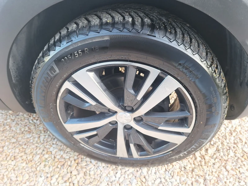 Peugeot 3008 1.5d* GT LINE/Нави/Камера/Панорама/Лед/2019г* , снимка 14 - Автомобили и джипове - 53570763