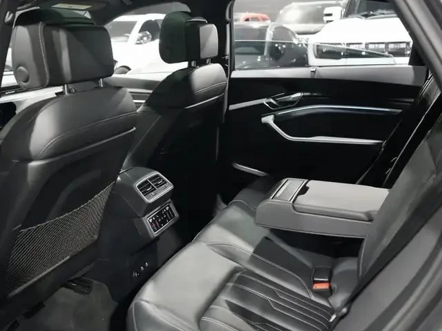 Audi E-Tron * CARFAX* 360* Bang&Olufsen* PANO, снимка 14 - Автомобили и джипове - 53224786