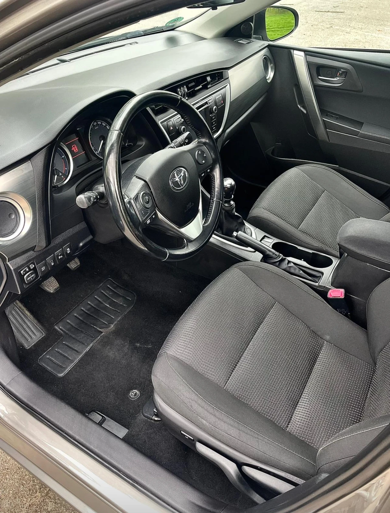 Toyota Auris  - изображение 10