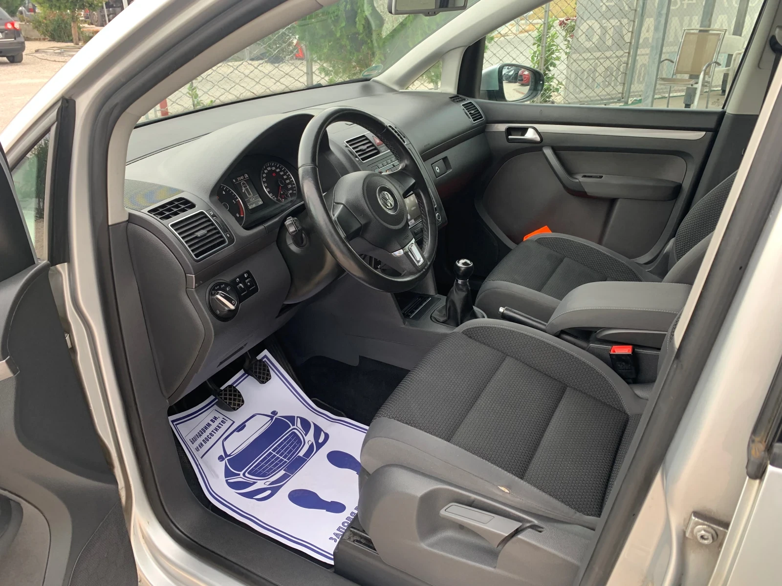 VW Touran 1.6TDI 6ск 7места - изображение 9