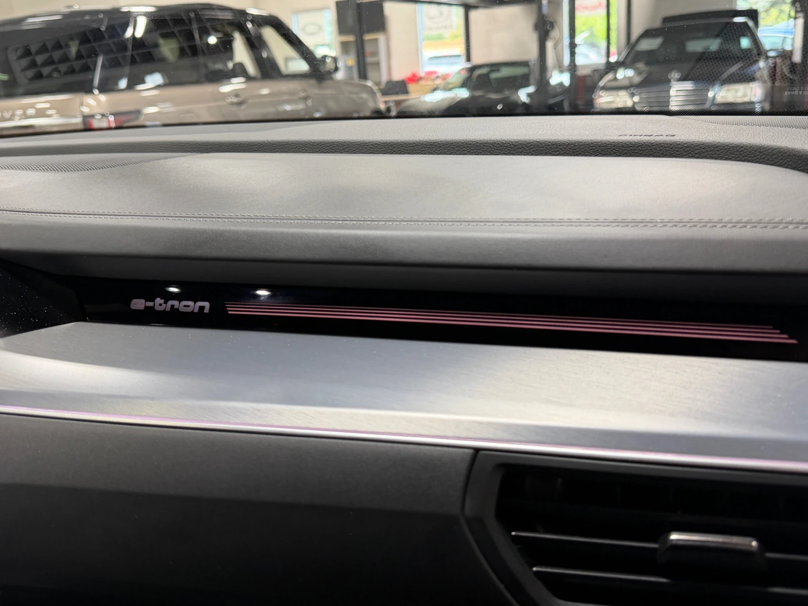 Audi E-Tron Technik / S-Line / PANO / 360 | Mobile.bg   12