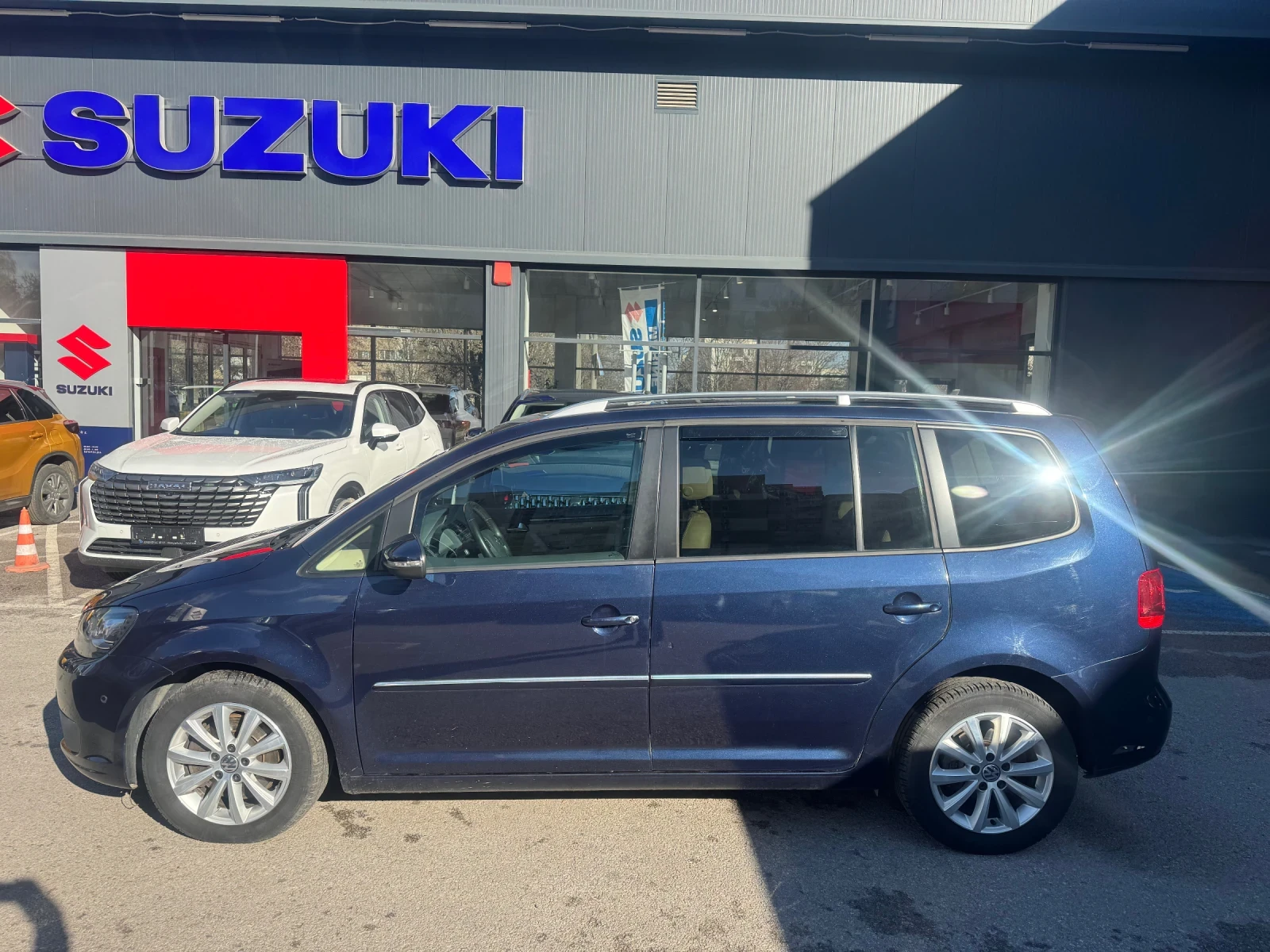 VW Touran 2.0 Diesel Automatic | Mobile.bg   4