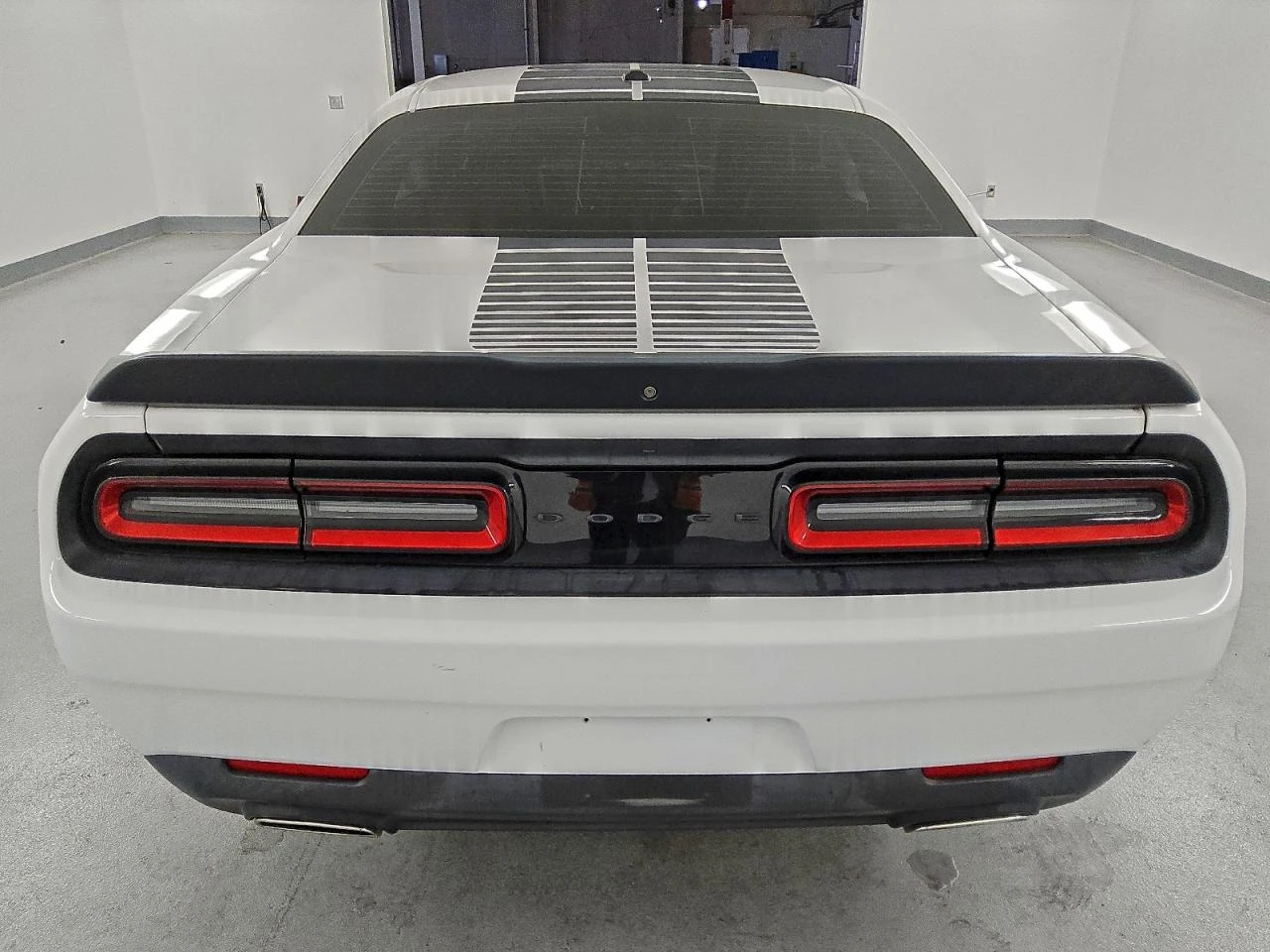 Dodge Challenger SXT* V6* ЧЕРВЕНА КОЖА* ШИБИДАХ*  - изображение 6