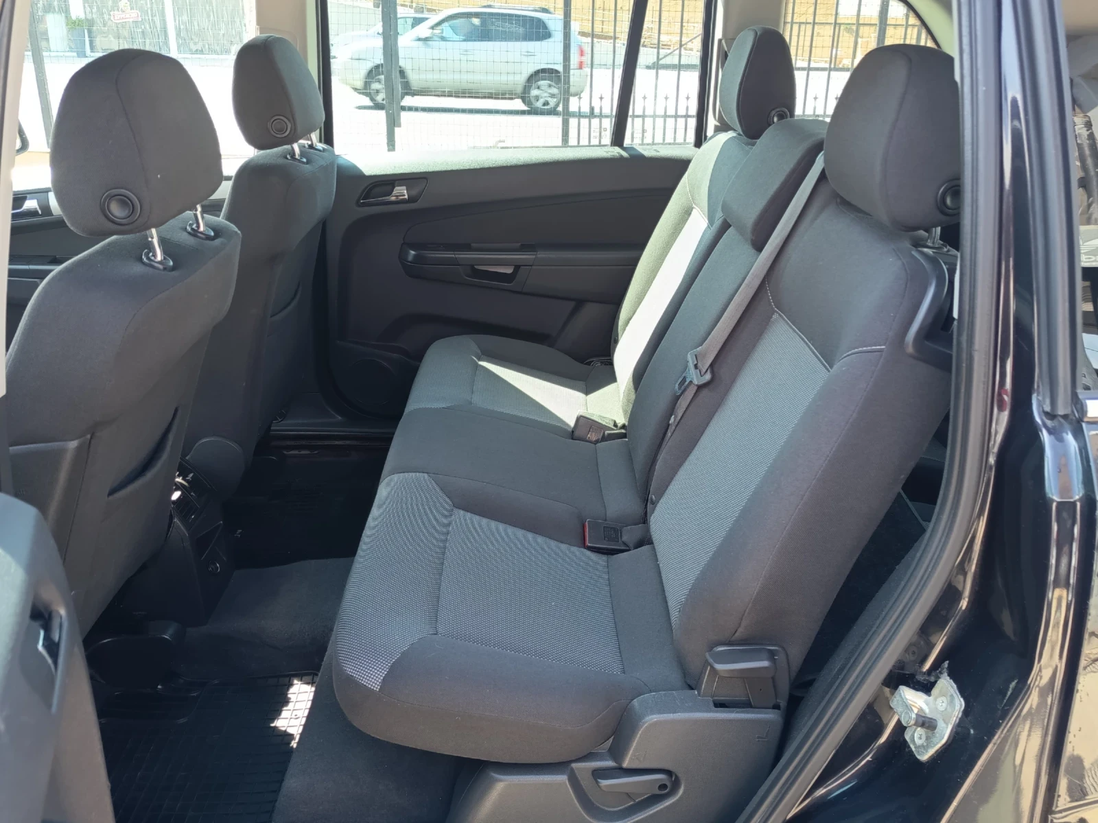 Opel Zafira 1.7cdti, снимка 9 - Автомобили и джипове - 53192042