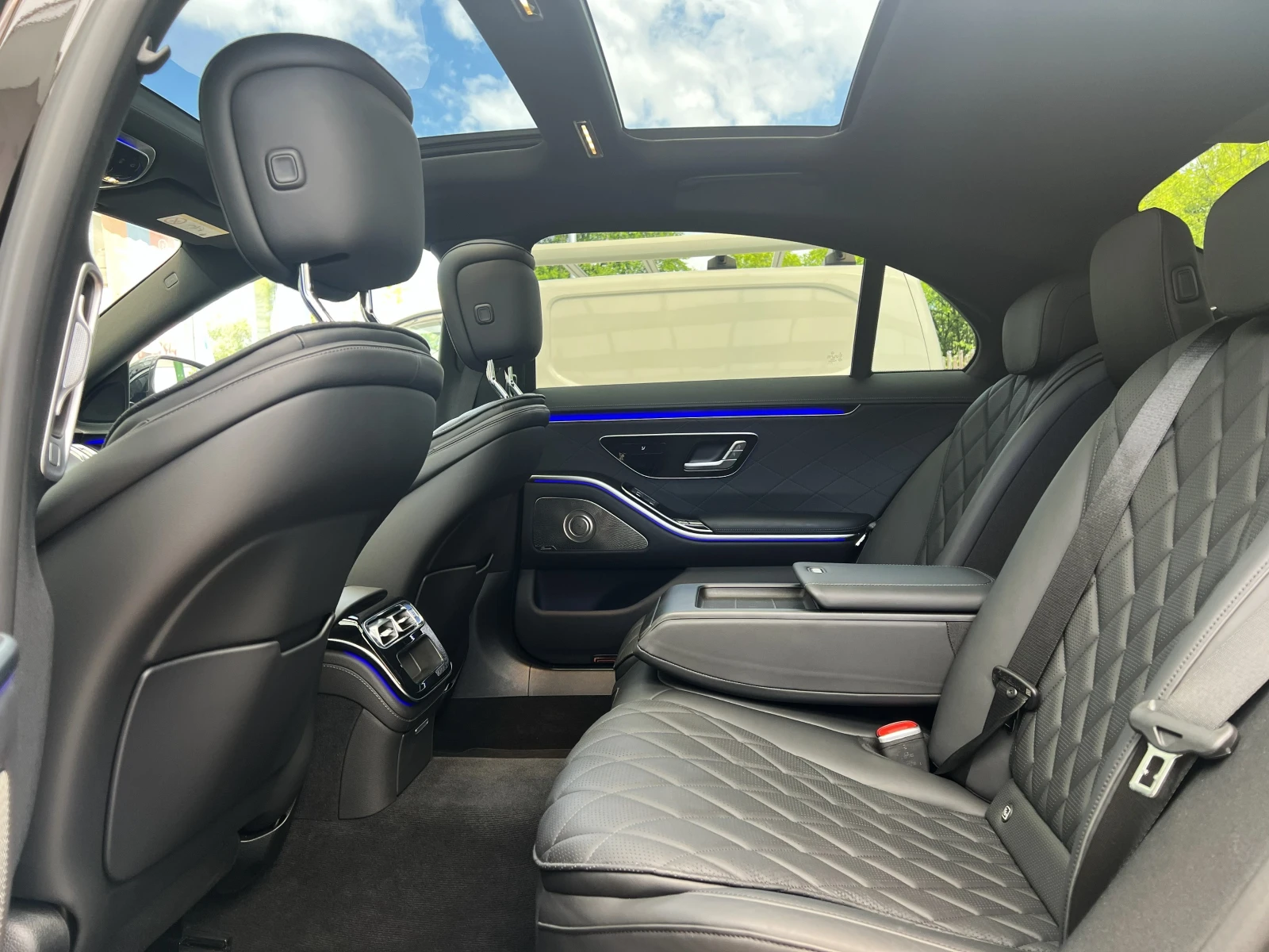 Mercedes-Benz S 450 LONG / AMG / 4-MATIC  / HUD / PANO / 360 /, снимка 16 - Автомобили и джипове - 54413548