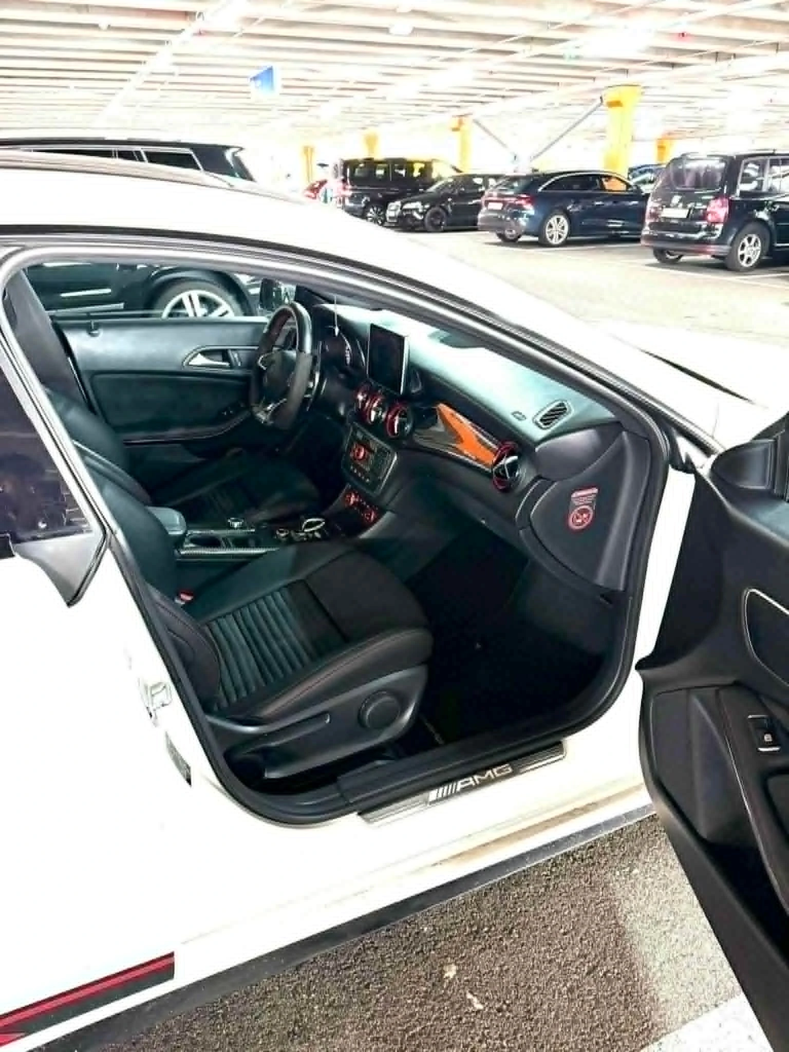 Mercedes-Benz CLA 45 AMG, снимка 8 - Автомобили и джипове - 54577760