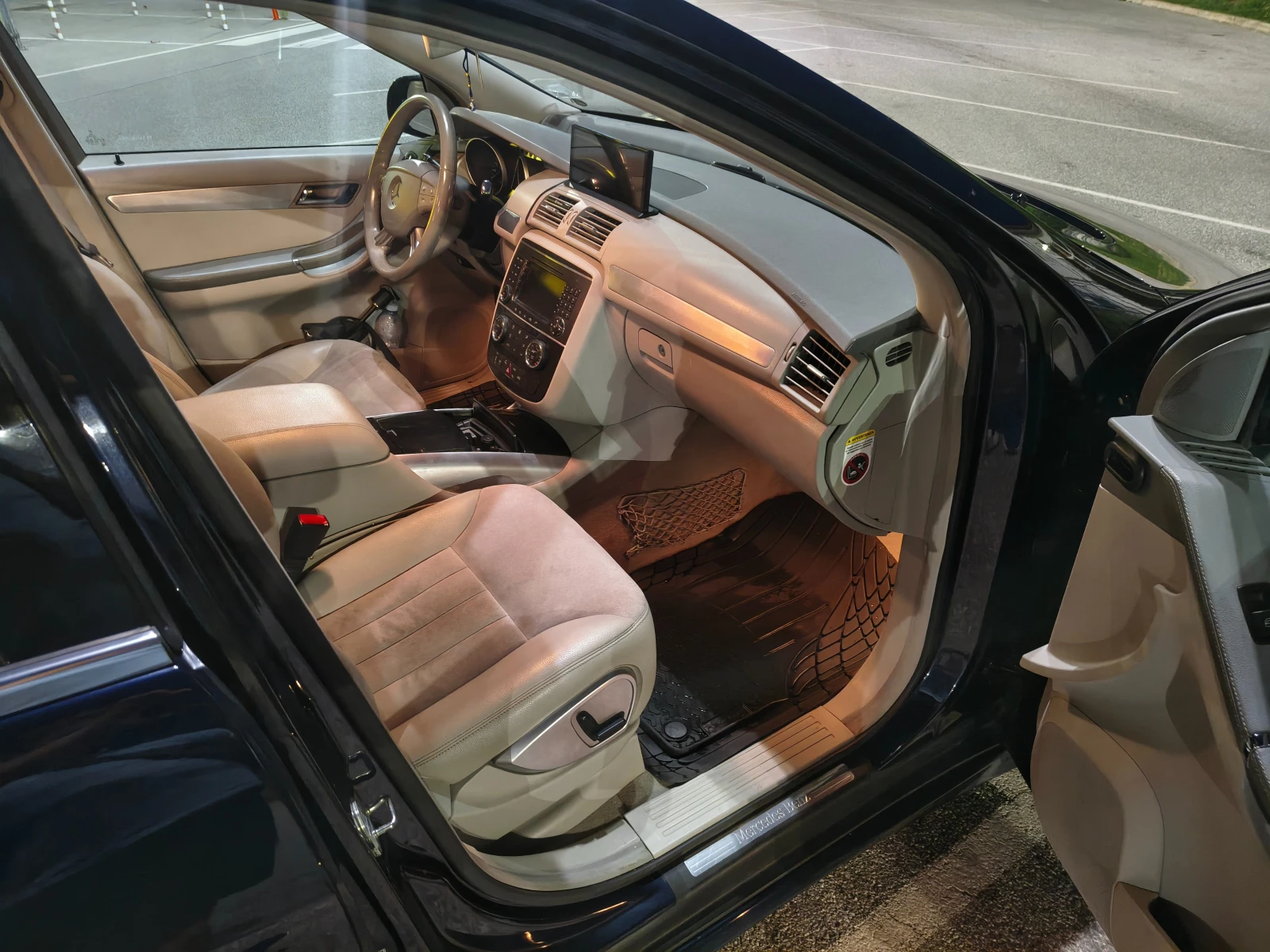 Mercedes-Benz R 320 CDI 4MATIC, снимка 15 - Автомобили и джипове - 55194027
