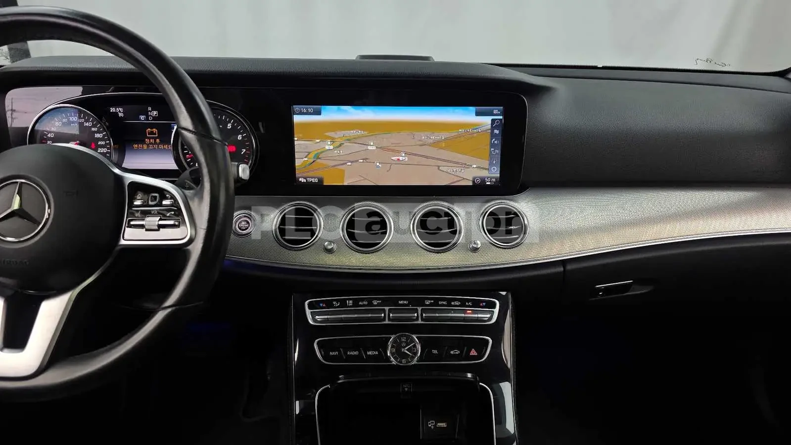 Mercedes-Benz E 300 AVANGARD/PANORAMA/360CAM/, снимка 12 - Автомобили и джипове - 55309989