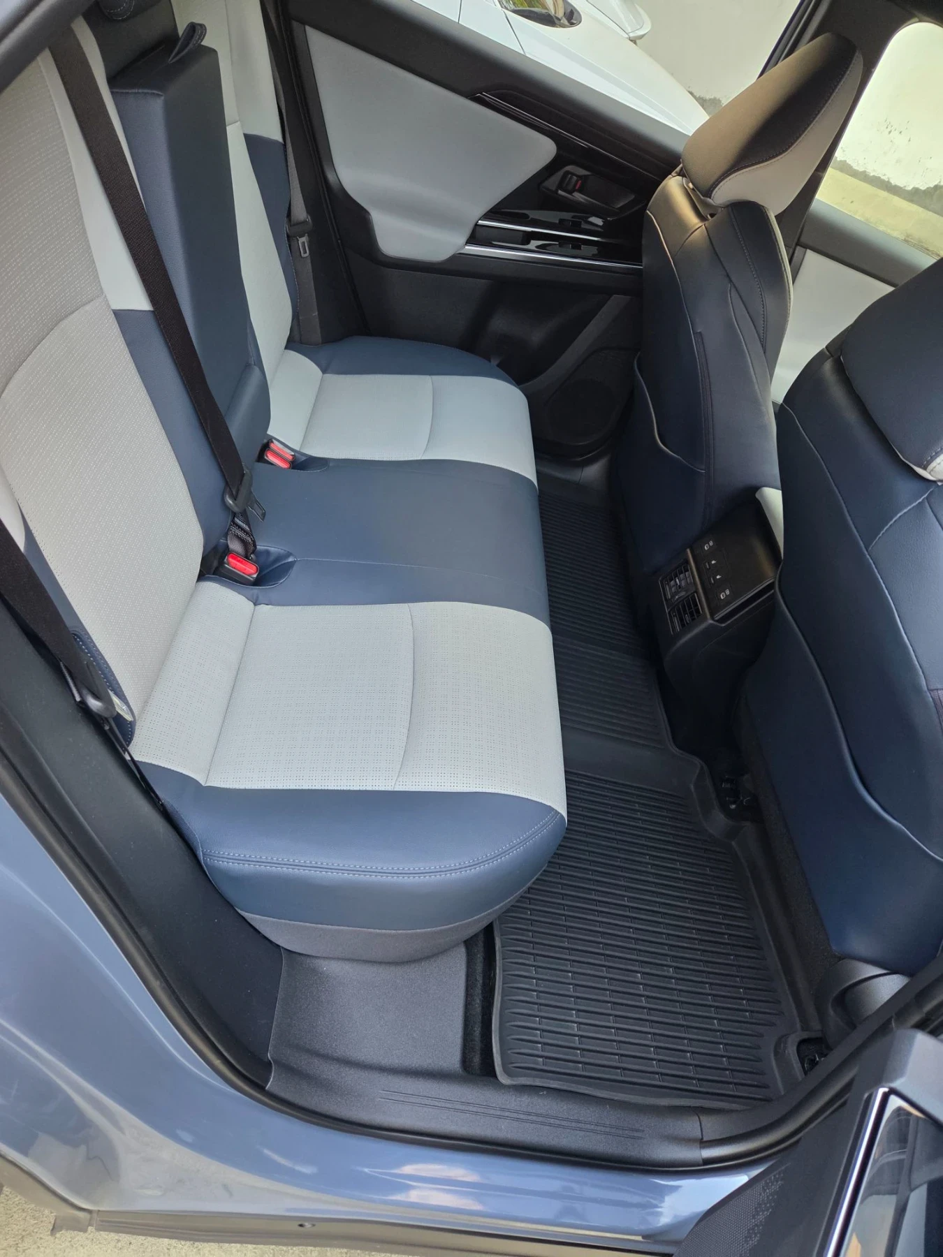 Subaru Solterra, снимка 14 - Автомобили и джипове - 55816147