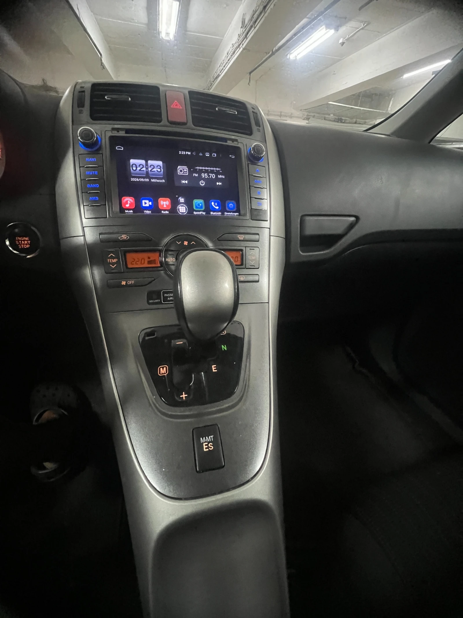 Toyota Auris, снимка 9 - Автомобили и джипове - 56024741