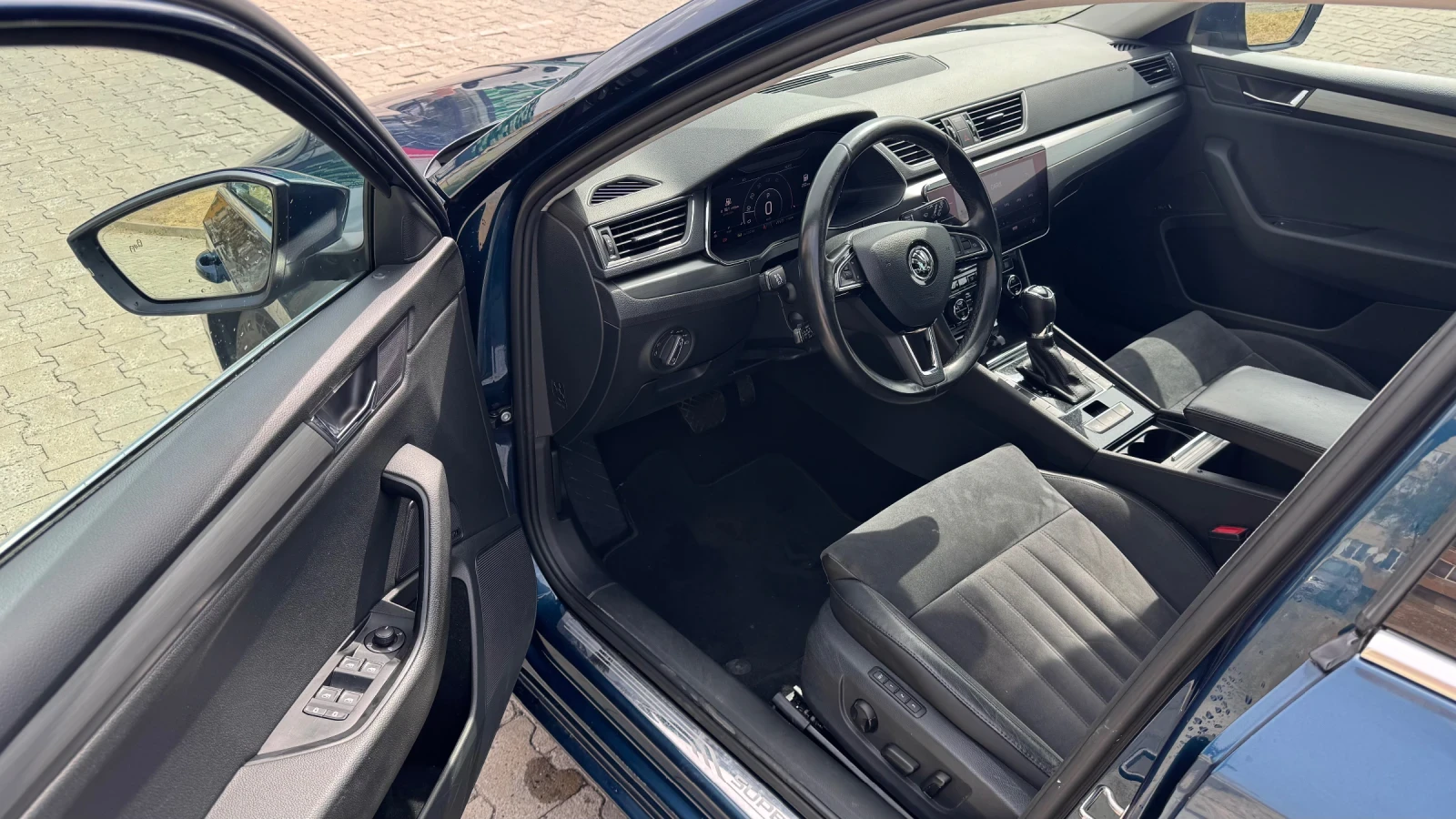 Skoda Superb 2.0TDI 150кс DIGITAL* Panorama* Memory* Keyless* F, снимка 8 - Автомобили и джипове - 56136012