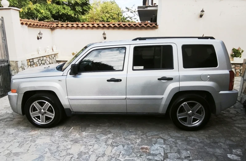 Jeep Patriot 2.0 CRD 140 к.с. 6 скорости, снимка 10 - Автомобили и джипове - 52507744