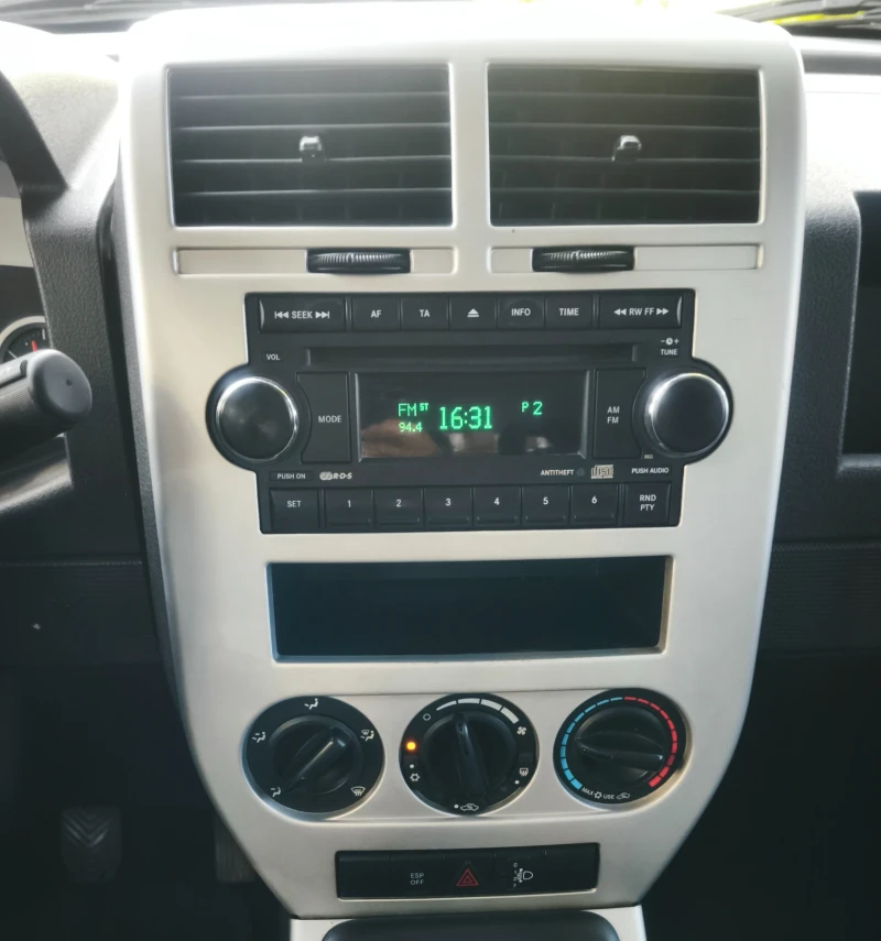 Jeep Patriot 2.0 CRD 140 к.с. 6 скорости, снимка 12 - Автомобили и джипове - 52507744