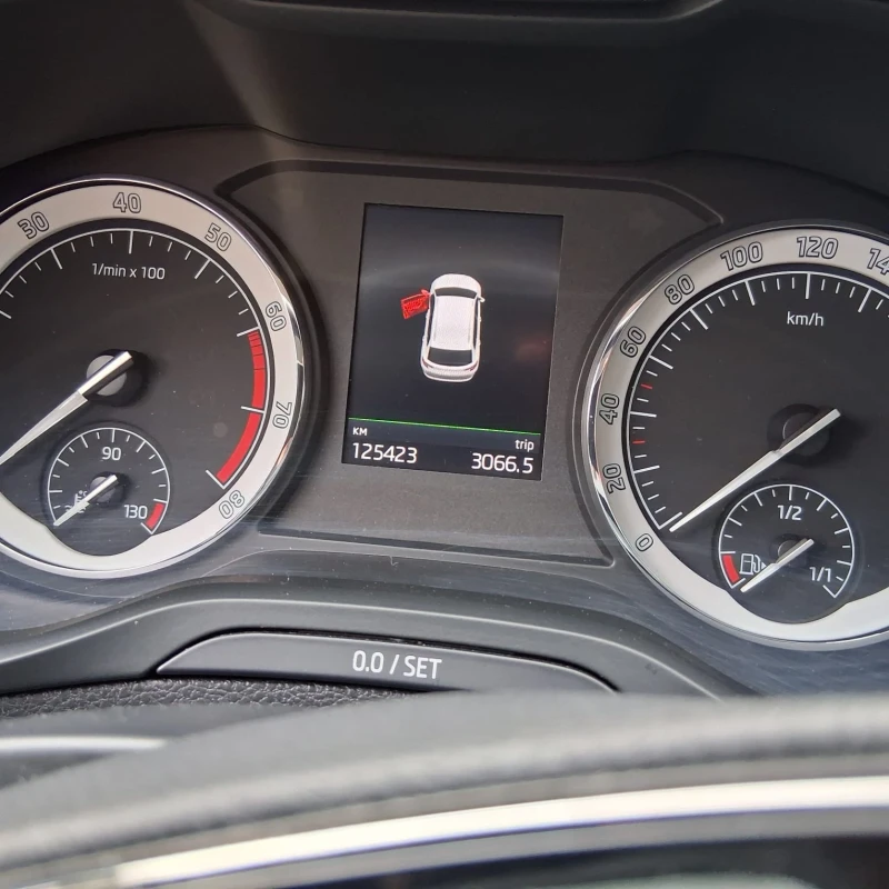 Skoda Karoq Drive , снимка 8 - Автомобили и джипове - 52382475