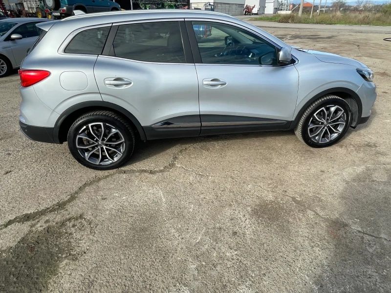Renault Kadjar, снимка 3 - Автомобили и джипове - 52540366