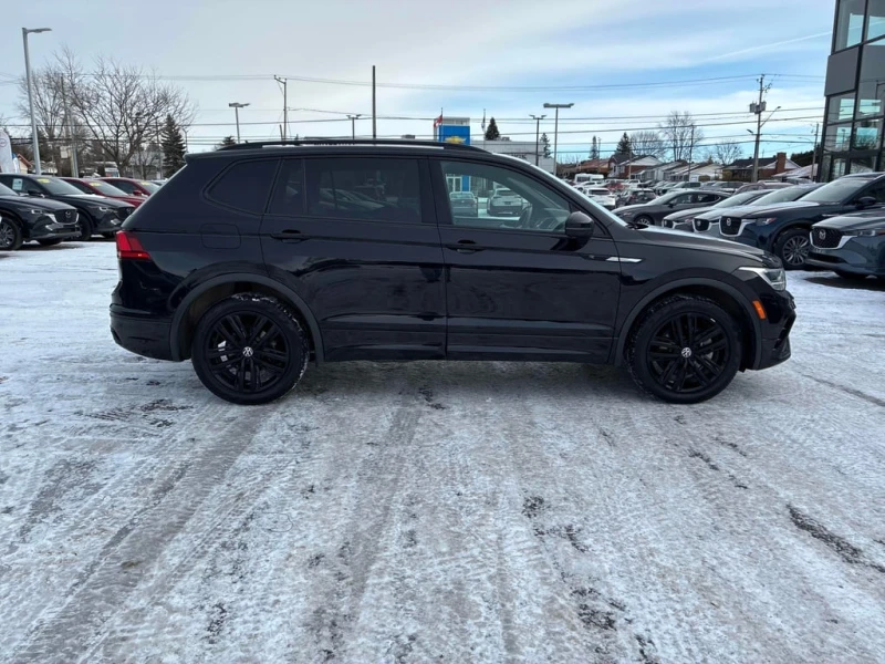 VW Tiguan Comfortline R Line Black Edition  CARFAX, снимка 3 - Автомобили и джипове - 52691626
