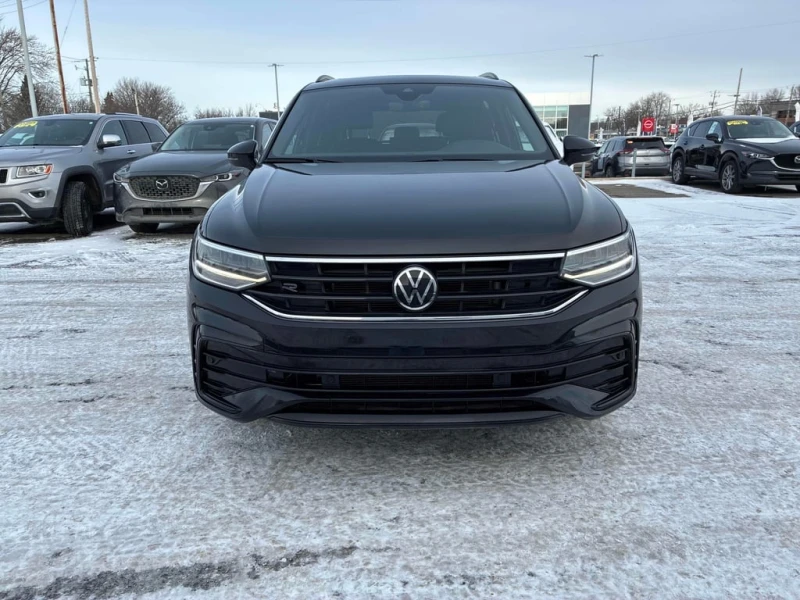 VW Tiguan Comfortline R Line Black Edition  CARFAX, снимка 6 - Автомобили и джипове - 52691626