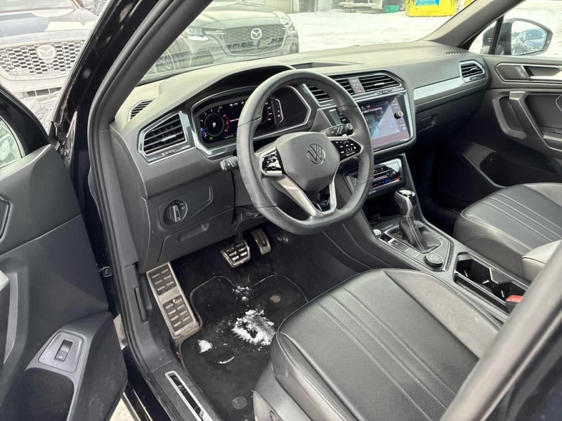 VW Tiguan Comfortline R Line Black Edition  CARFAX, снимка 5 - Автомобили и джипове - 52691626