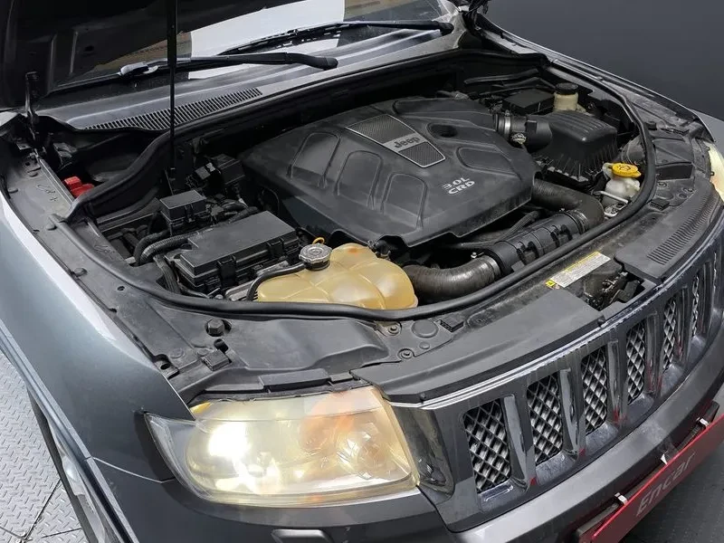 Jeep Cherokee 3.0 Diesel Overland Wk2, снимка 6 - Автомобили и джипове - 53942720