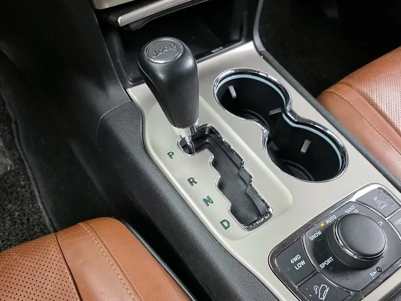 Jeep Cherokee 3.0 Diesel Overland Wk2, снимка 9 - Автомобили и джипове - 53942720