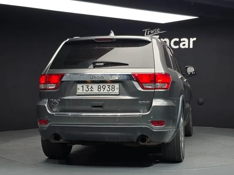 Jeep Cherokee 3.0 Diesel Overland Wk2, снимка 4 - Автомобили и джипове - 53942720