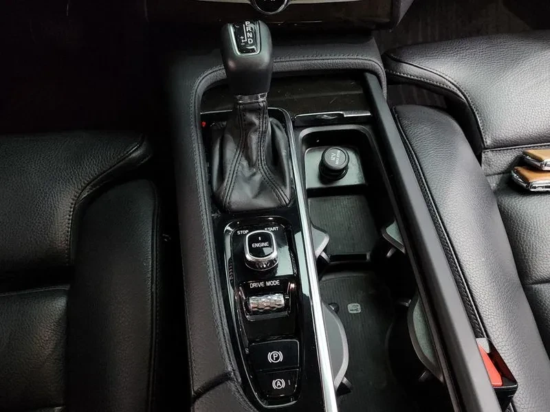 Volvo Xc90 D5 MOMENTRUM, снимка 9 - Автомобили и джипове - 55562574