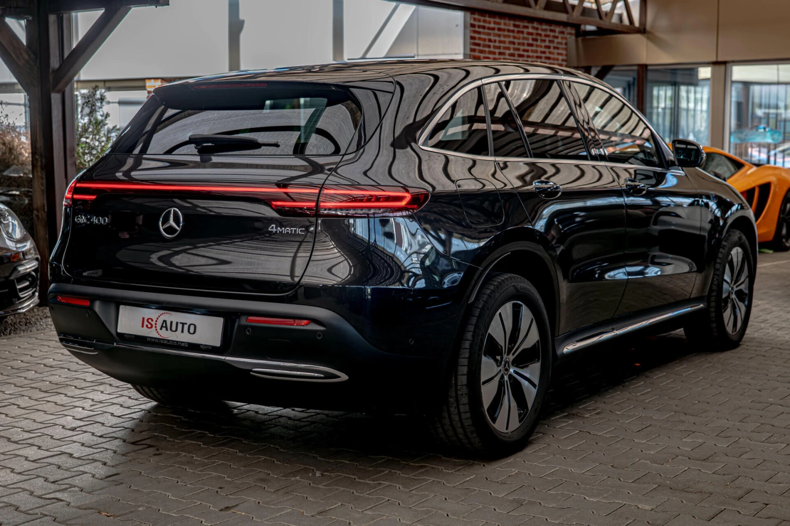 Mercedes-Benz EQC 400/4Matic/Камера360/Dynamic Select/Подгрев - изображение 6