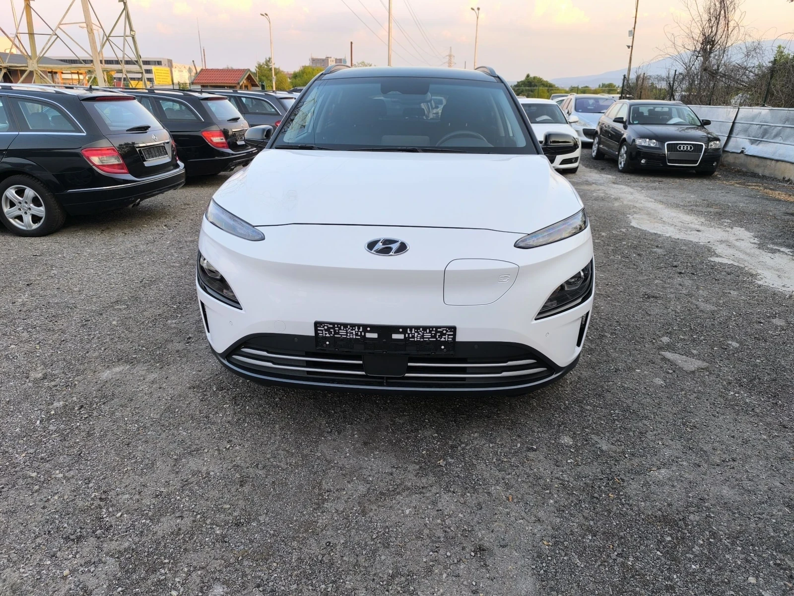 Hyundai Kona 64kwh 05.22г. - изображение 3