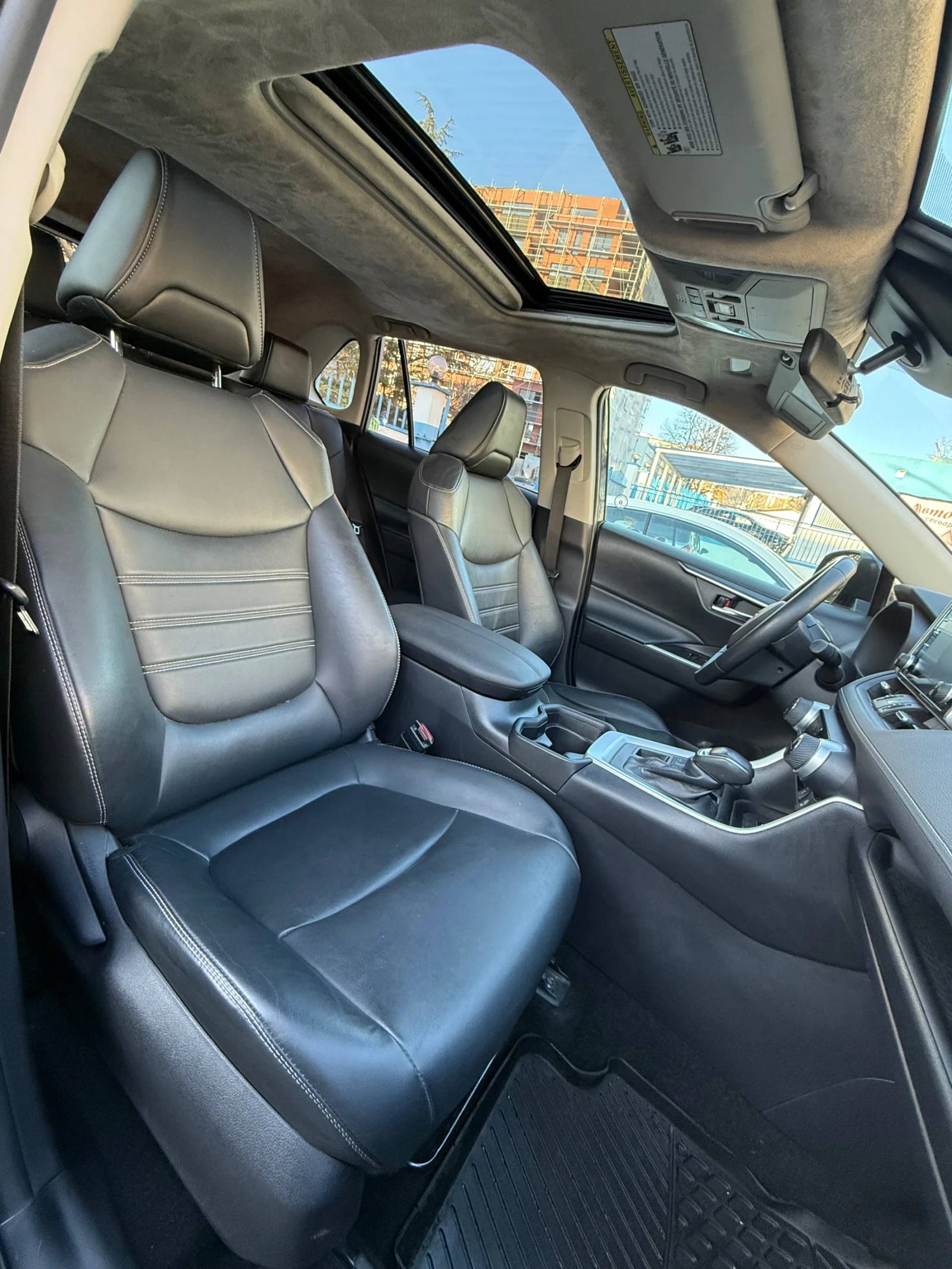 Toyota Rav4 2.5 XLE AWD 49000 км. , снимка 15 - Автомобили и джипове - 52868963