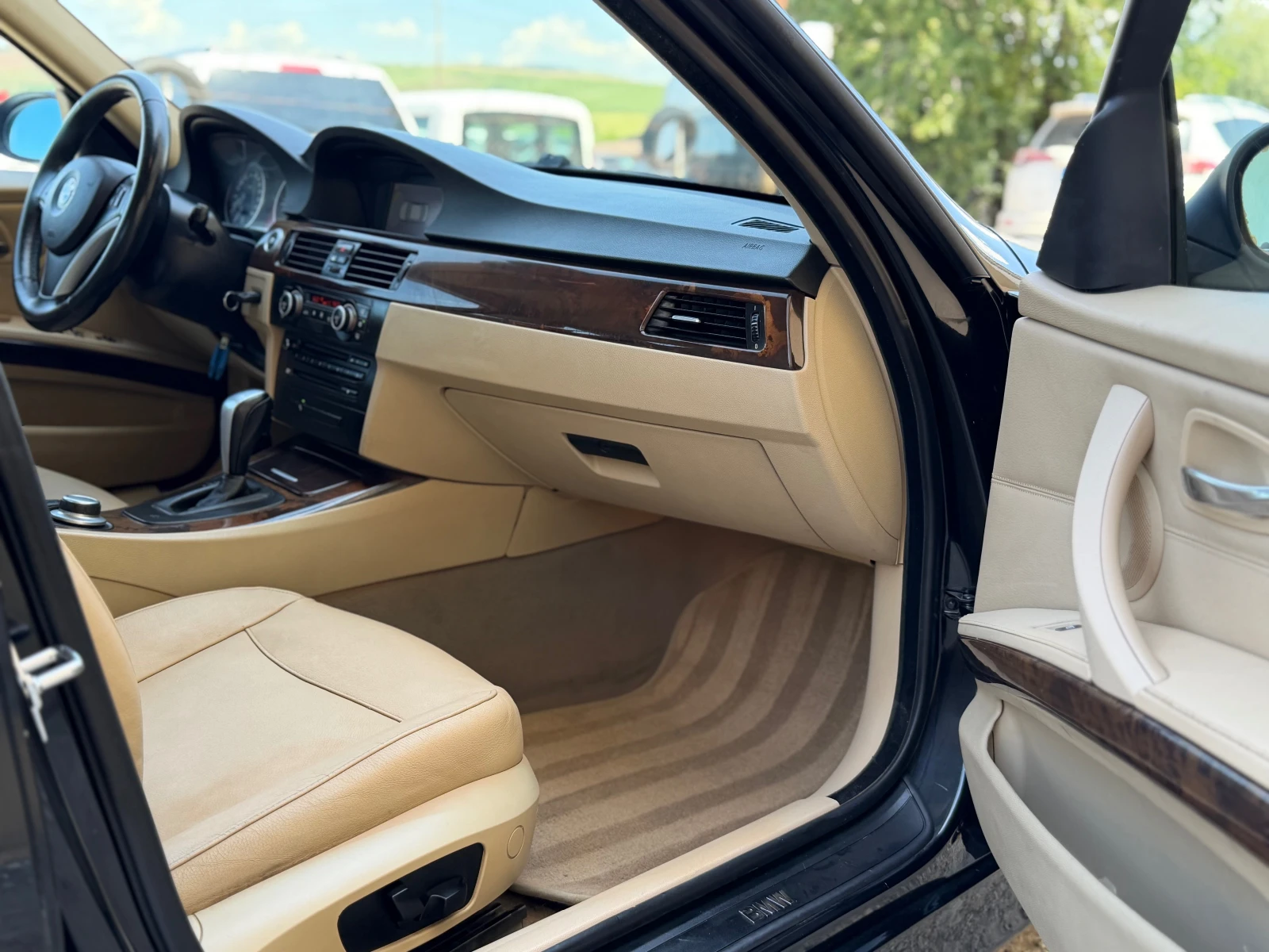BMW 320 * ИТАЛИЯ* НАВИГАЦИЯ* КОЖА* КСЕНОН* 320-163* , снимка 11 - Автомобили и джипове - 54035240
