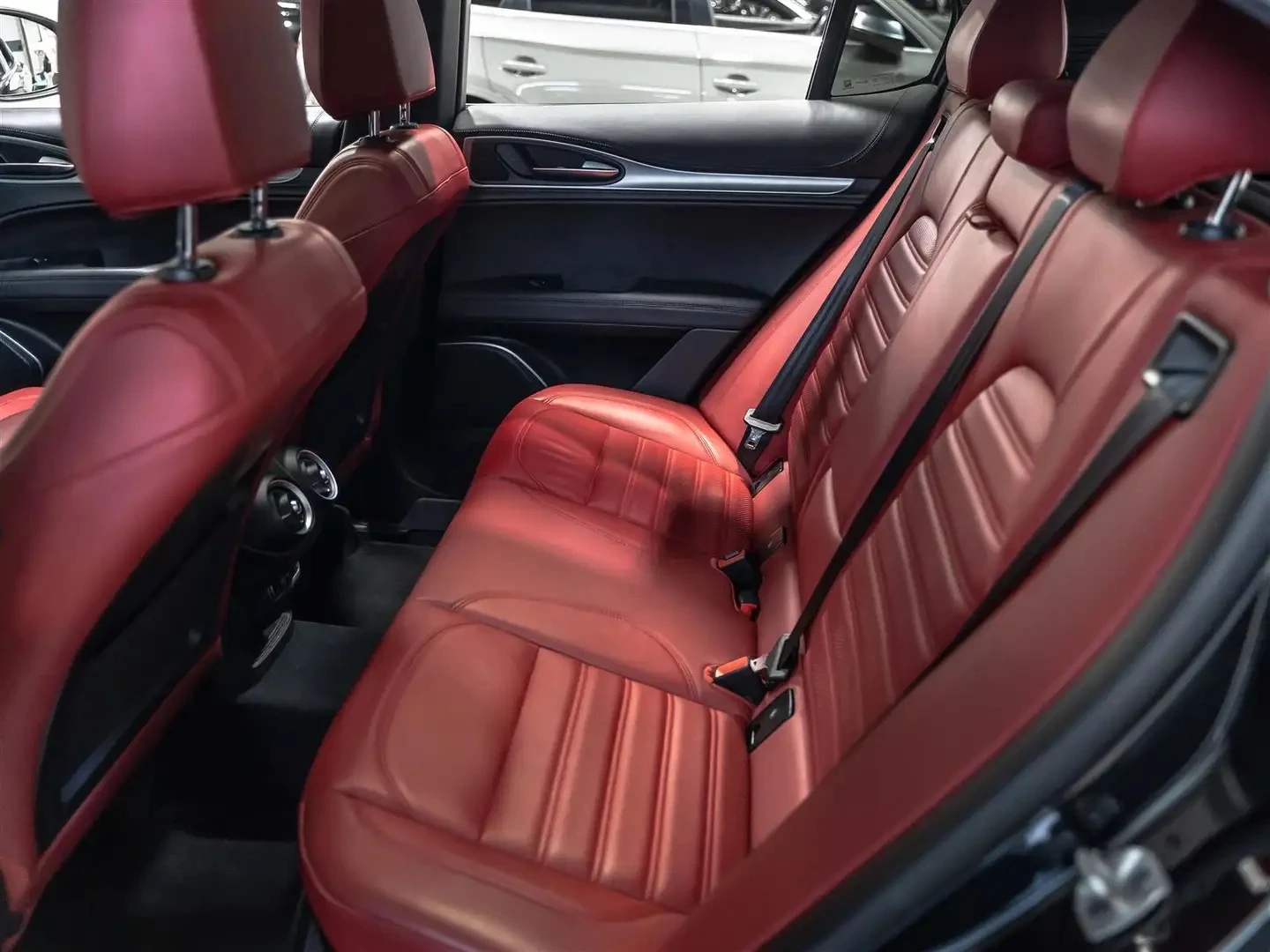Alfa Romeo Stelvio Veloce, снимка 12 - Автомобили и джипове - 55206962