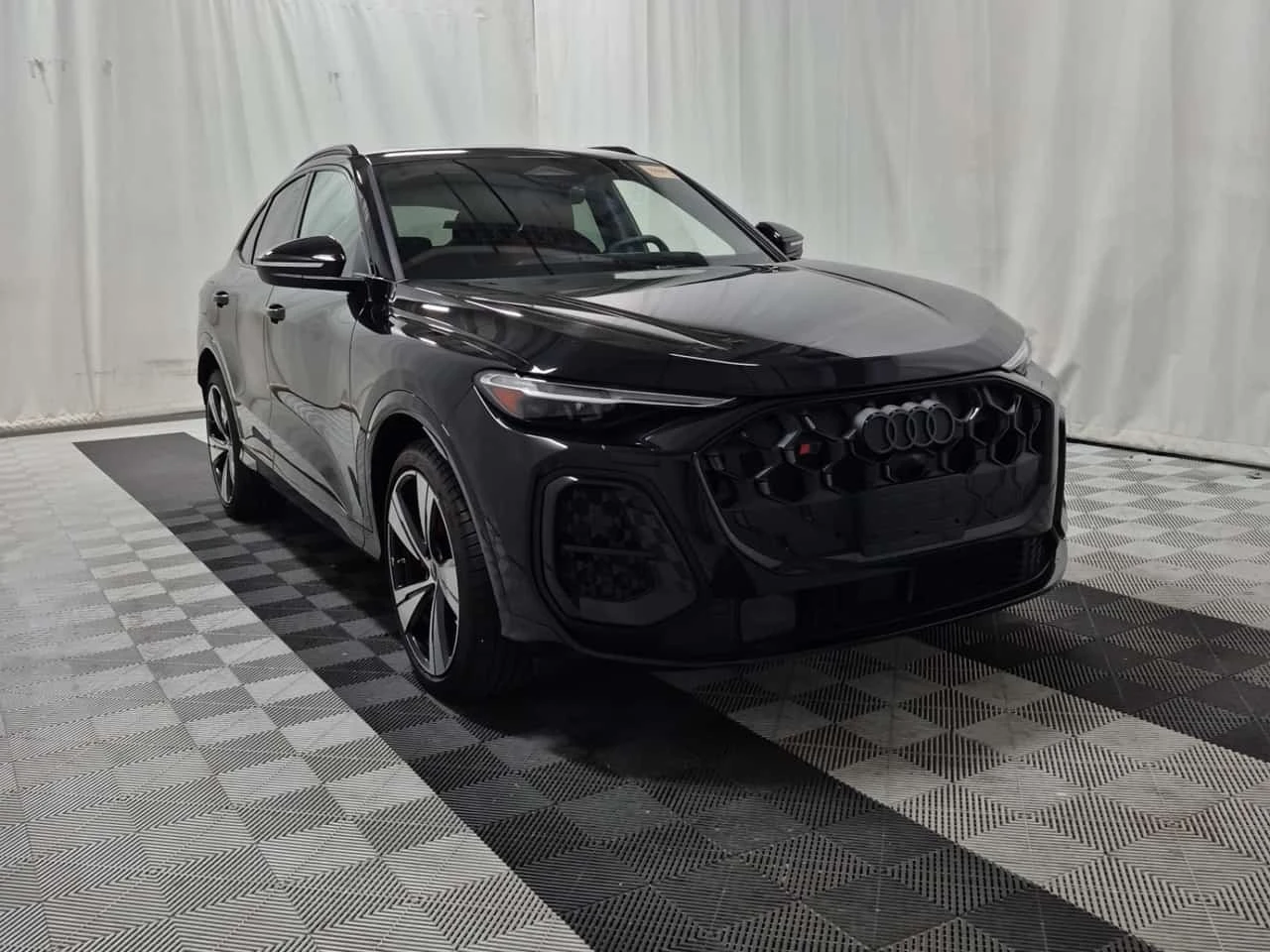 Audi SQ5 * TECHNIK * АВТОКРЕДИТ БЕЗ ПЪРВОНАЧАЛНА ВНОСКА* , снимка 2 - Автомобили и джипове - 56337186
