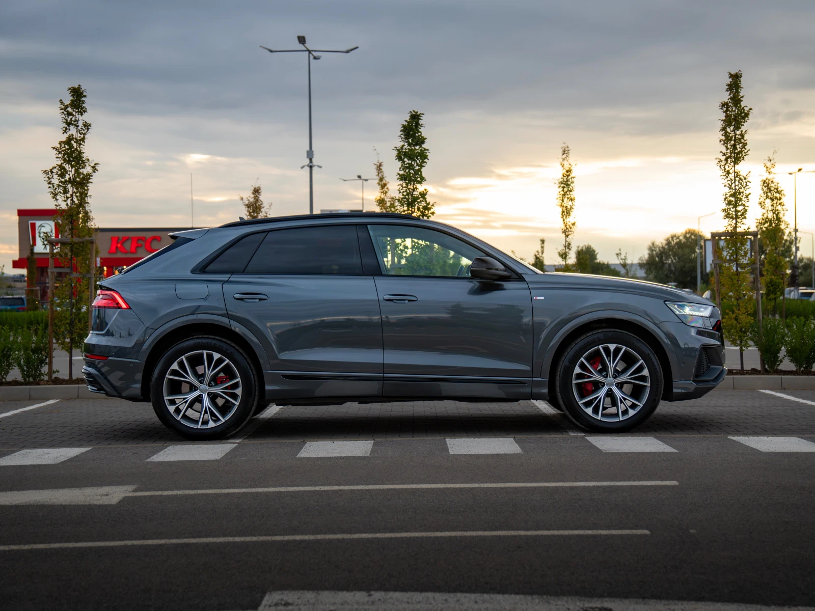 Audi Q8, снимка 3 - Автомобили и джипове - 56467933