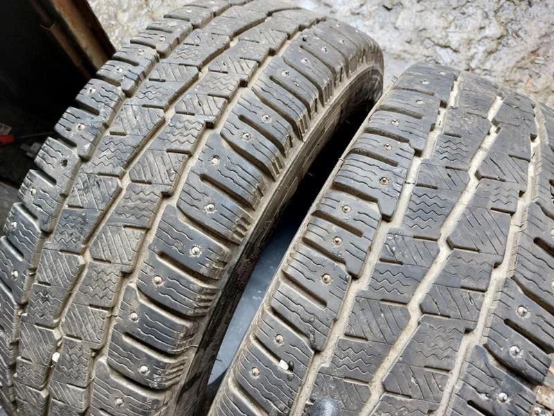 Гуми Зимни 215/65R16, снимка 2 - Гуми и джанти - 36674980