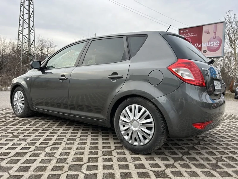 Kia Ceed 1.4, снимка 10 - Автомобили и джипове - 48880327