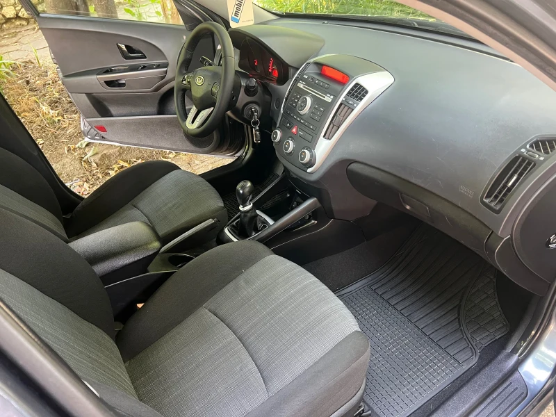 Kia Ceed 1.4 , снимка 10 - Автомобили и джипове - 52093814