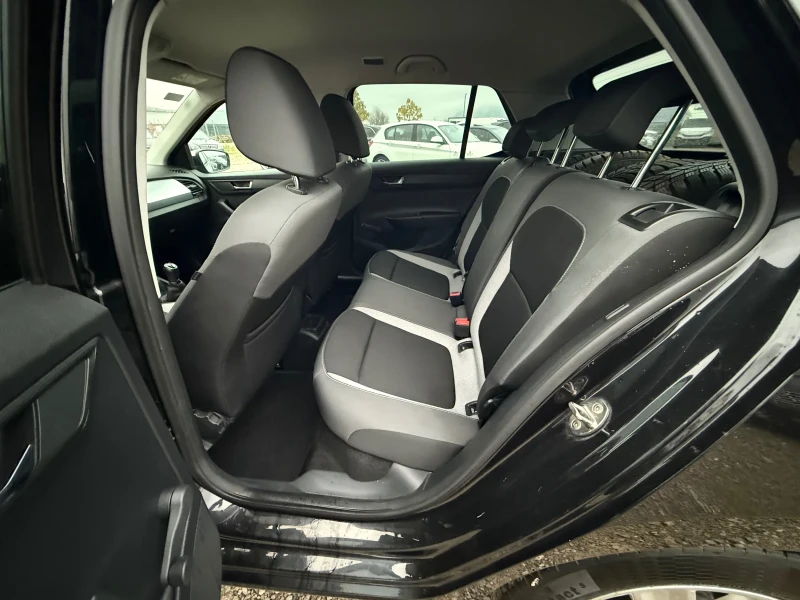 Skoda Fabia 1.0i 75к.с * Климатик* * Дистроник* * Euro-6* , снимка 14 - Автомобили и джипове - 52418045