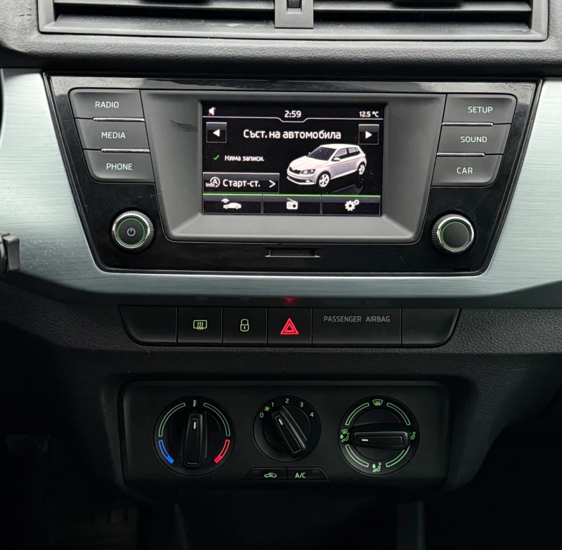 Skoda Fabia 1.0i 75к.с * Климатик* * Дистроник* * Euro-6* , снимка 15 - Автомобили и джипове - 52418045