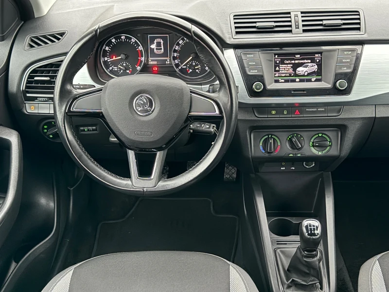Skoda Fabia 1.0i 75к.с * Климатик* * Дистроник* * Euro-6* , снимка 10 - Автомобили и джипове - 52418045