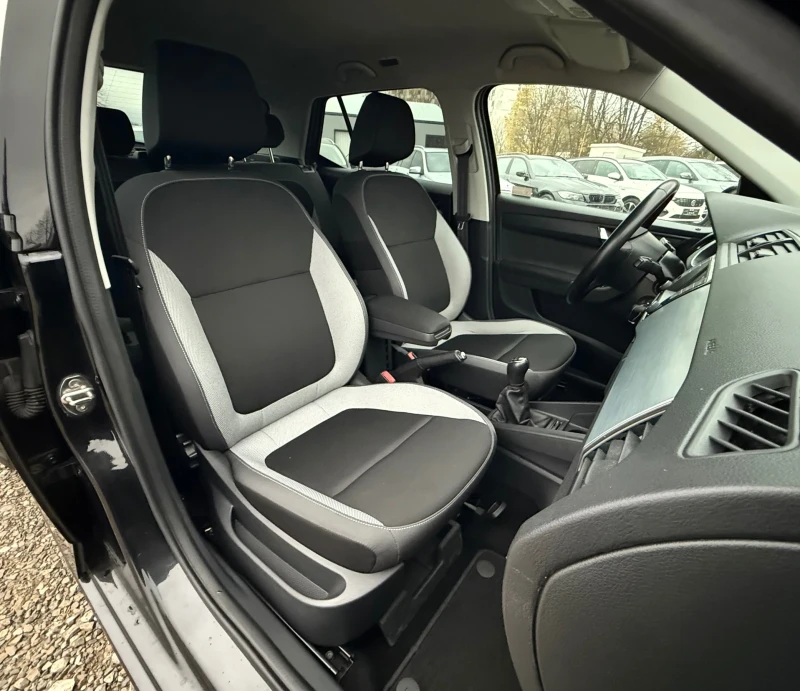 Skoda Fabia 1.0i 75к.с * Климатик* * Дистроник* * Euro-6* , снимка 13 - Автомобили и джипове - 52418045