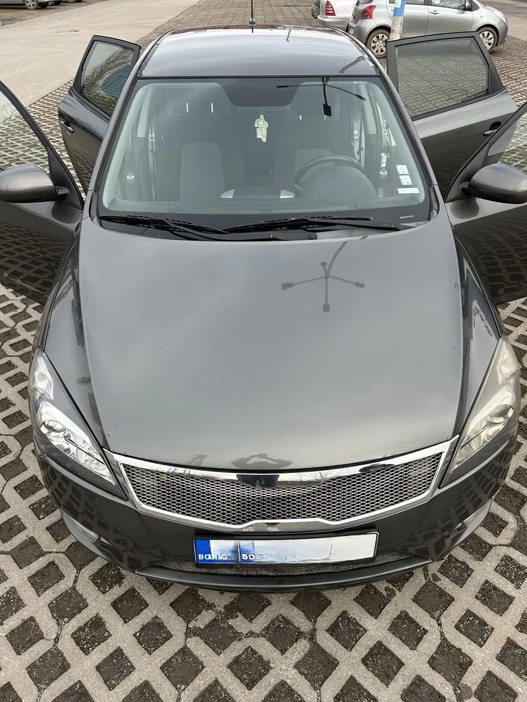 Kia Ceed 1.4, снимка 9 - Автомобили и джипове - 48880327